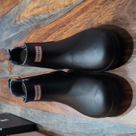 Hunter with original insulated Chelsea boots - Picture 4 of 16